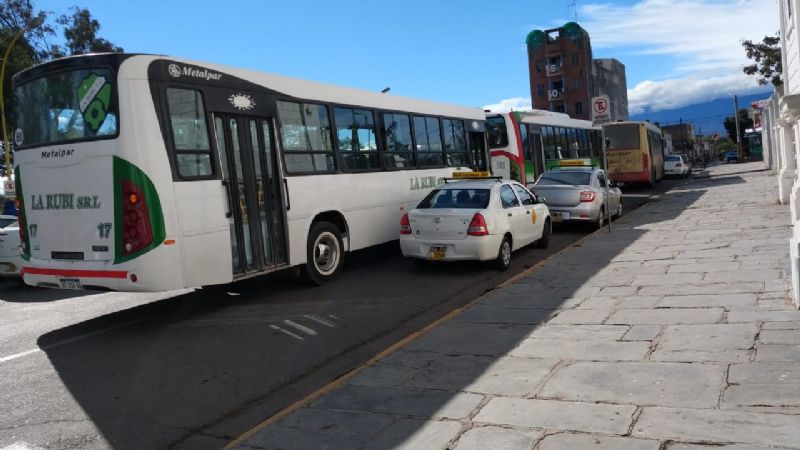 Protesta de colectiveros y taxistas