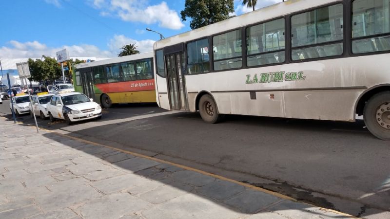 Protesta de colectiveros y taxistas