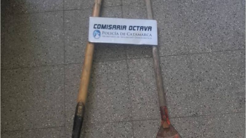 Vendía en la calle una pala y un rastrillo robados