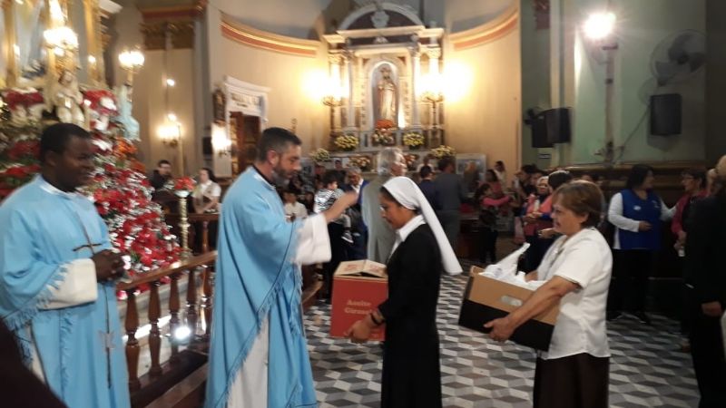 Homenaje de los consagrados a la Madre del Valle