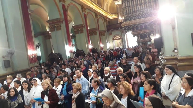 Homenaje de los consagrados a la Madre del Valle