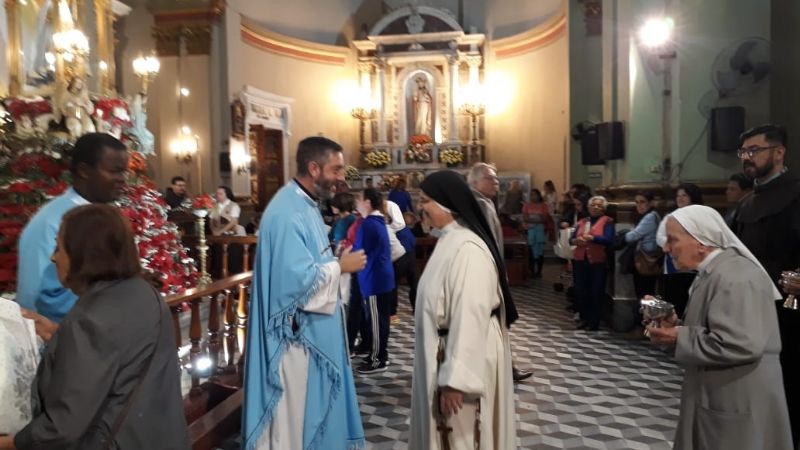 Homenaje de los consagrados a la Madre del Valle