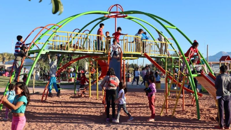 Los santamarianos disfrutan a pleno de la Plaza de las Americas