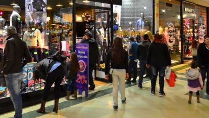 Ventas minoristas cayeron 13,4% en abril y acumulan 16 meses en baja