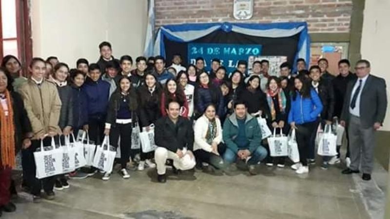 Finalizó la entrega de guardapolvos y kits escolares en El Alto