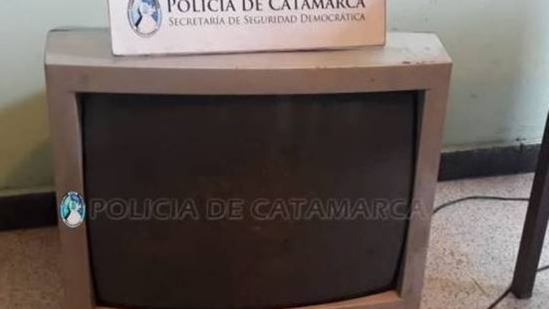 Iba caminando con un televisor que no era suyo