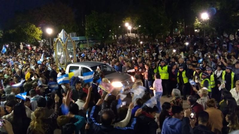Multitudinario y emotivo recibimiento a la Virgen del Valle en Tucumán
