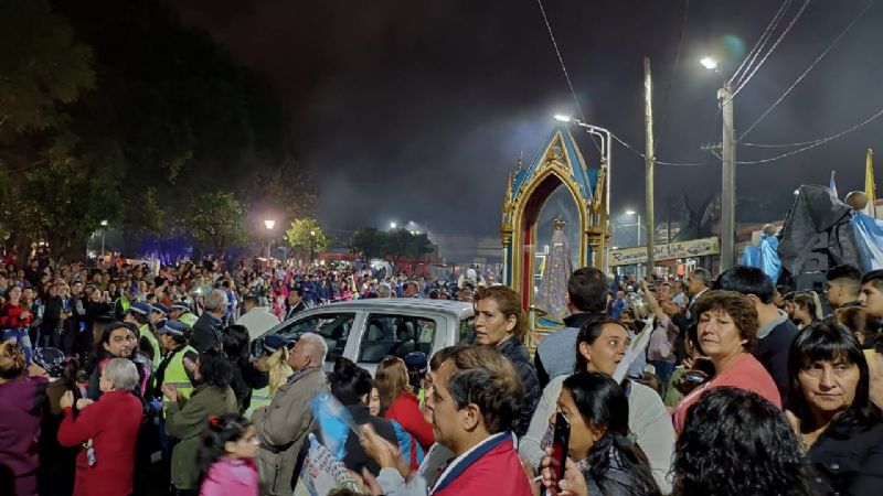 Multitudinario y emotivo recibimiento a la Virgen del Valle en Tucumán