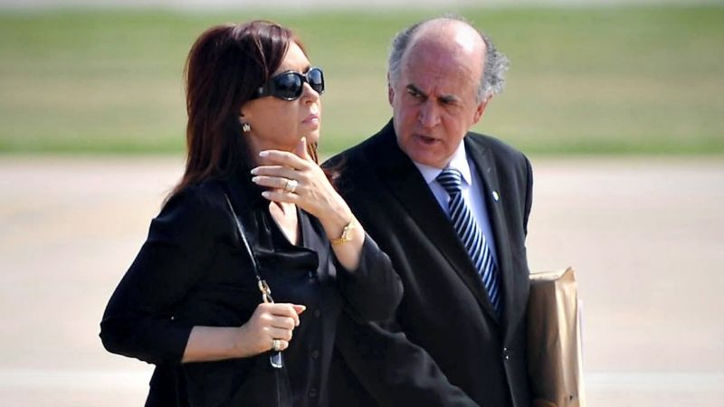 Parrilli aseguró que Cristina podría aceptar el llamado de Macri