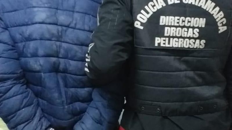 Detienen a dos personas y secuestran alrededor de 1 Kg. de marihuana