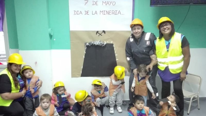 Actividades por el Día de la Minería en el Jardín Maternal del Senado