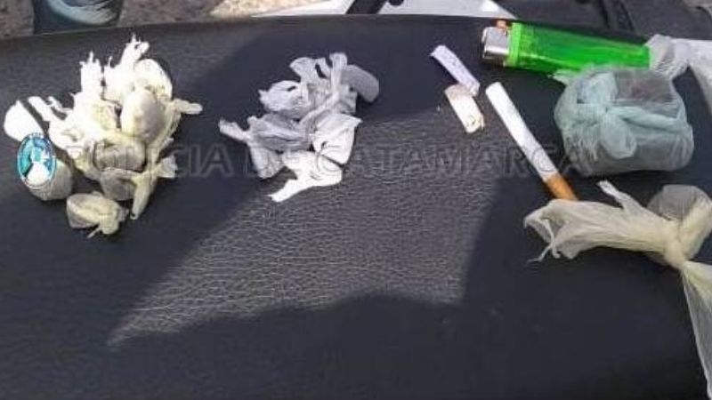 Detienen a dos jóvenes con droga