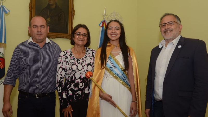 Lucía recibió a la Reina de la Mandarina