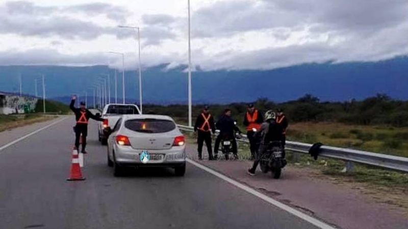 Secuestran 68 motos, detienen a cinco personas y resguardan a un joven buscado