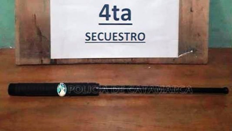 Aprehenden a un hombre que rompió varios autos en el centro