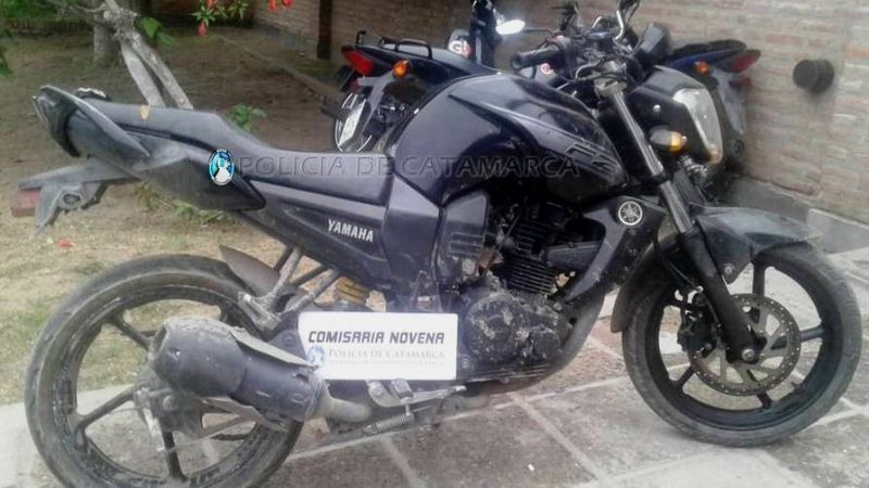 Encontraron una moto robada abandonada en un descampado