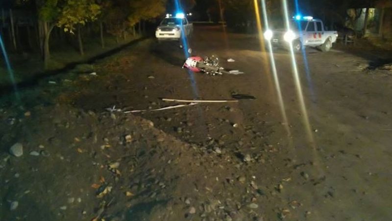 Chocó contra un montículo de arena