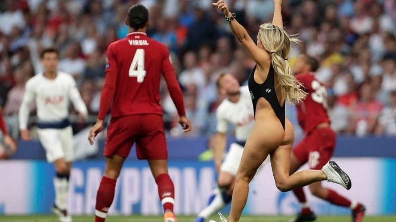 No podía faltar…, y la rubia saltó al “Wanda Metropolitano”