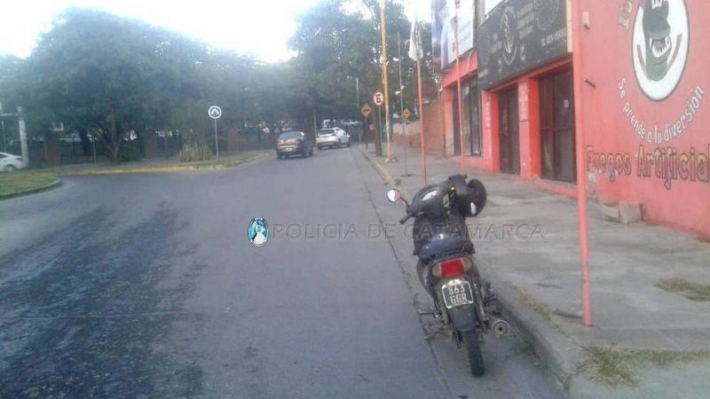 Mujer lesionada tras derrapar en una moto