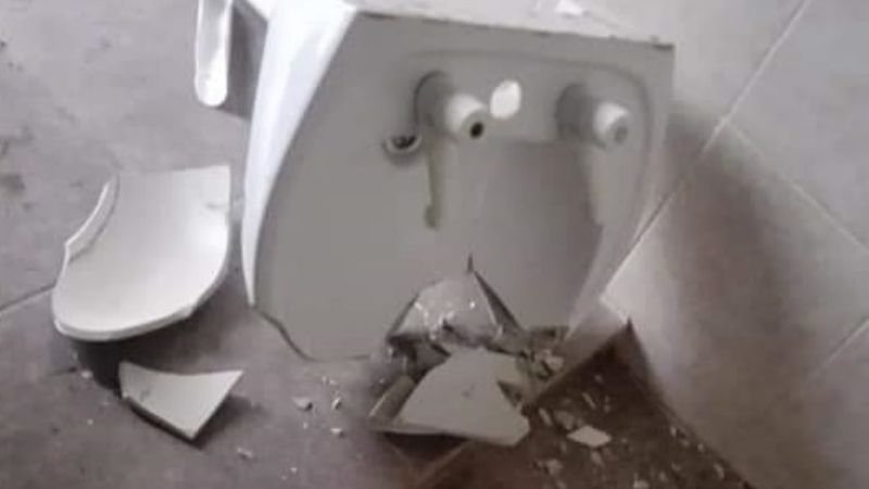 Vándalos destruyeron baños públicos en Anquincila