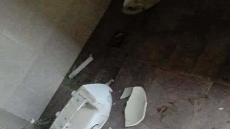 Vándalos destruyeron baños públicos en Anquincila