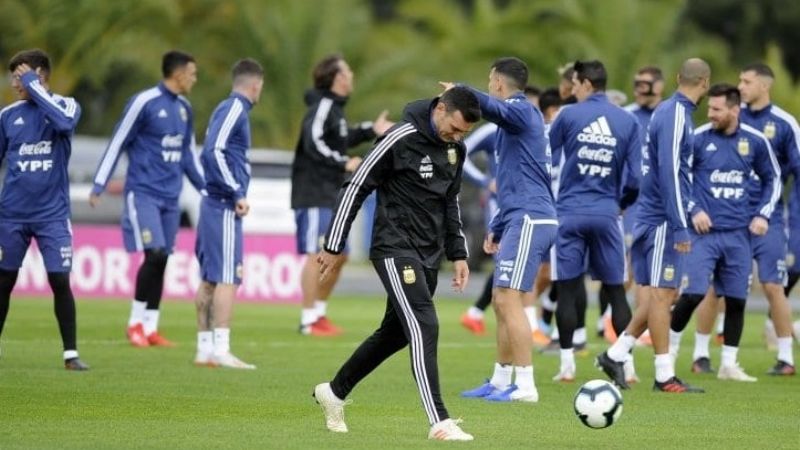 Paredes y Pezzella serían titulares en el debut ante Colombia