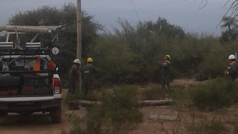 Fuerte viento derribó postes en Belén