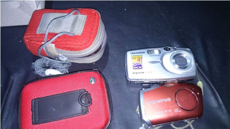 Joven arrestado por intentar vender dos cámaras fotográficas robadas