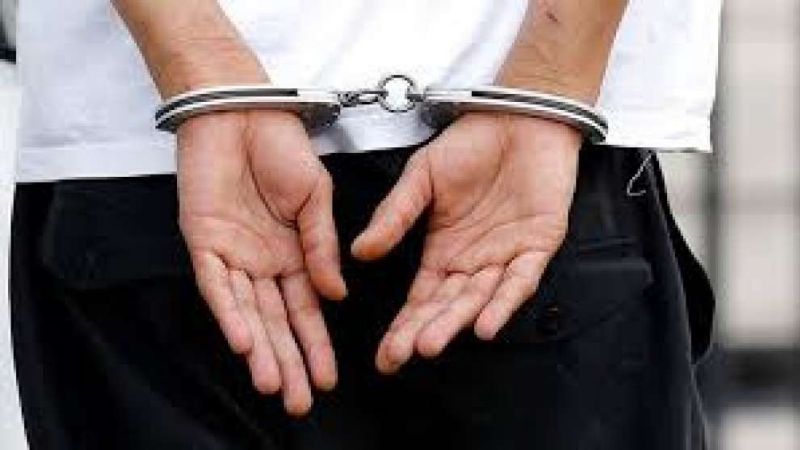 Arrestan a dos jóvenes sospechosos