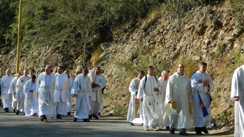 Sacerdotes participaron de procesión al Monasterio Inmaculada del Valle