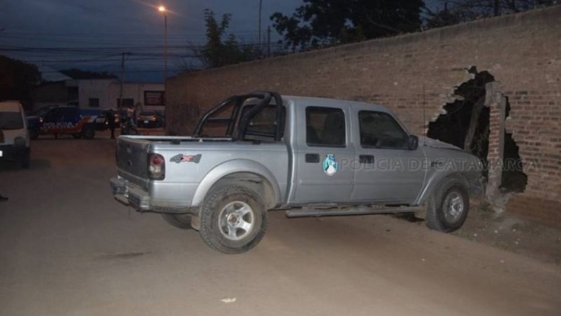 Se incrustó en una medianera