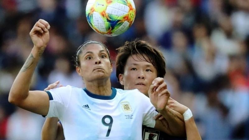 Las chicas argentinas ante Inglaterra, en el Mundial