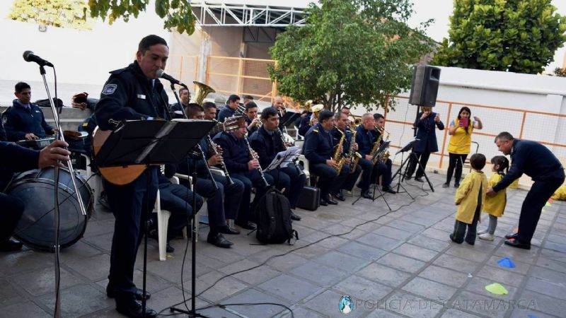 Banda de Música de la Policía brindó una retreta en el Carmen