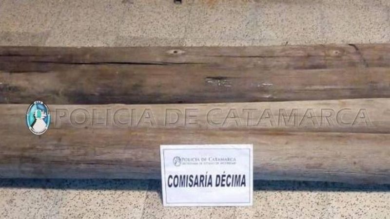 Secuestran cuatro postes de madera