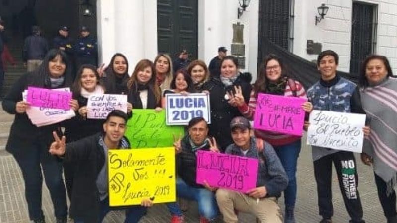 Mujeres autoconvocadas piden por la re-re de Lucía