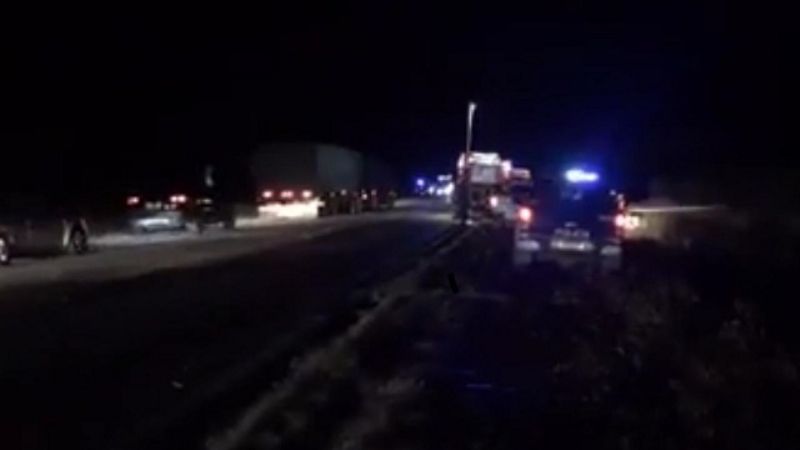 Quilino: un Toyota quedó destrozado tras impactar un camión de gran porte