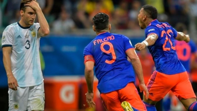 En su debut por la Copa América, Argentina cayó 2-0 ante Colombia