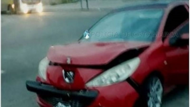 Manejaba borracho y chocó contra un poste de alumbrado público