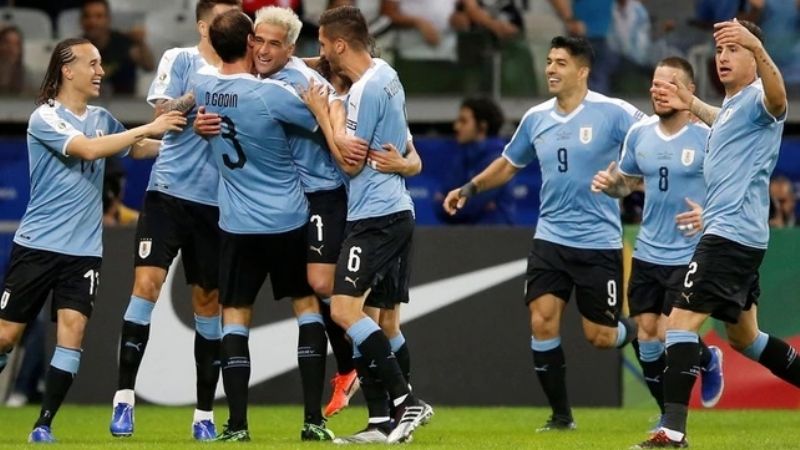 Uruguay goleó 4-0 a Ecuador y es “candidato”