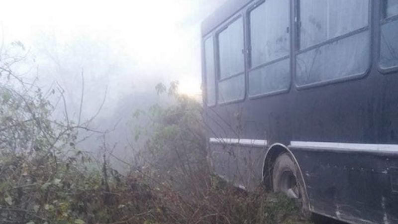 Se salvaron de caer al precipicio