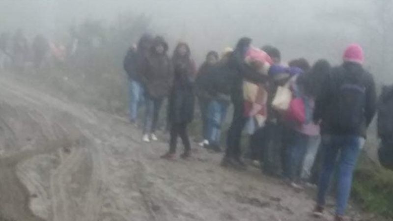 Se salvaron de caer al precipicio