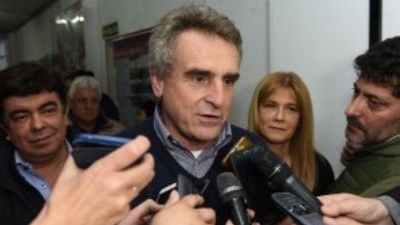 Rossi calificó de “tránsfuga político” a Pichetto