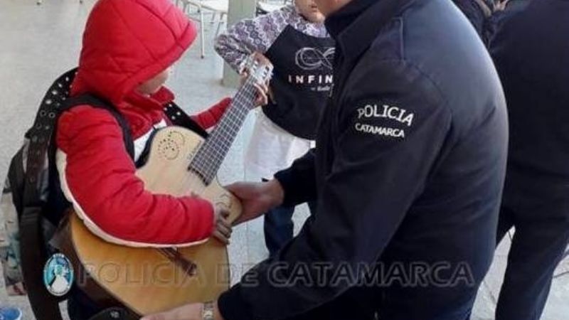 La Banda de Música de la Policía brindó una retreta en una escuela