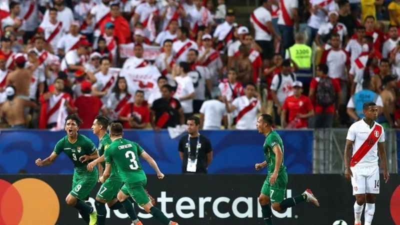 Perú le ganó 3-1 a Bolivia en un partido crucial por la clasificación