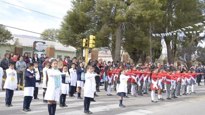 Loro Huasi vivió el acto por el Día de la Bandera