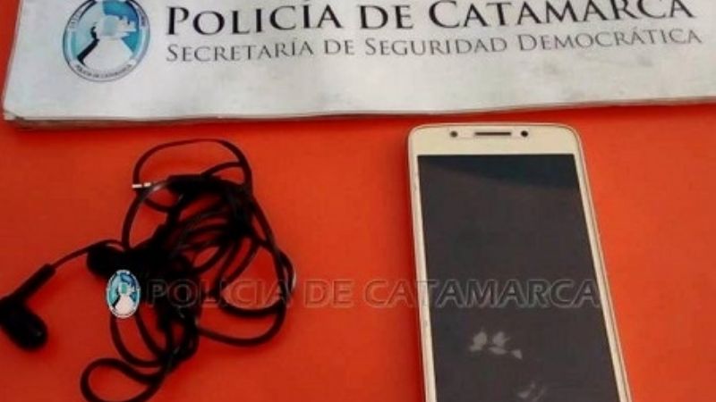 Arrastró a una mujer para robarle el celular