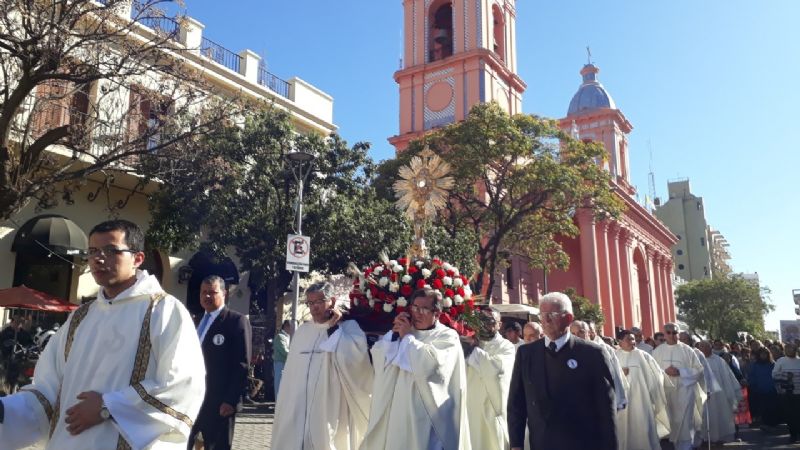 Los catamarqueños expresaron su fe en Jesús presente en la Eucaristía