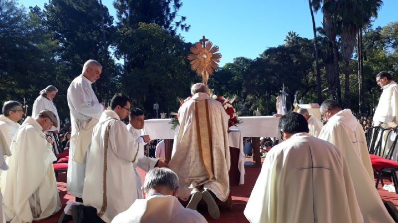 Los catamarqueños expresaron su fe en Jesús presente en la Eucaristía