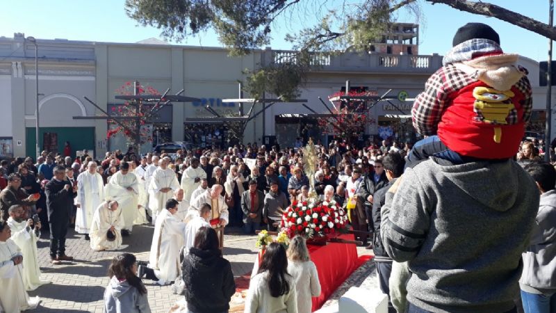 Los catamarqueños expresaron su fe en Jesús presente en la Eucaristía