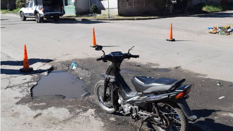 Choque de motos dejó a un joven herido y otro fugado